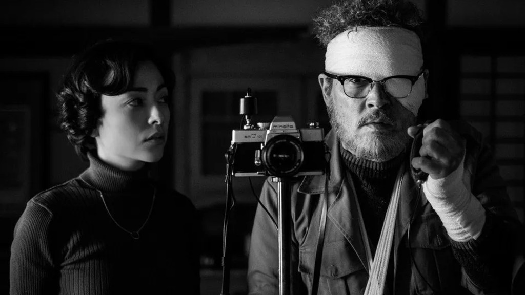 Filmrecensie: Minamata - Johnny Depp als fotograaf W. Eugene Smith in aangrijpend milieudrama