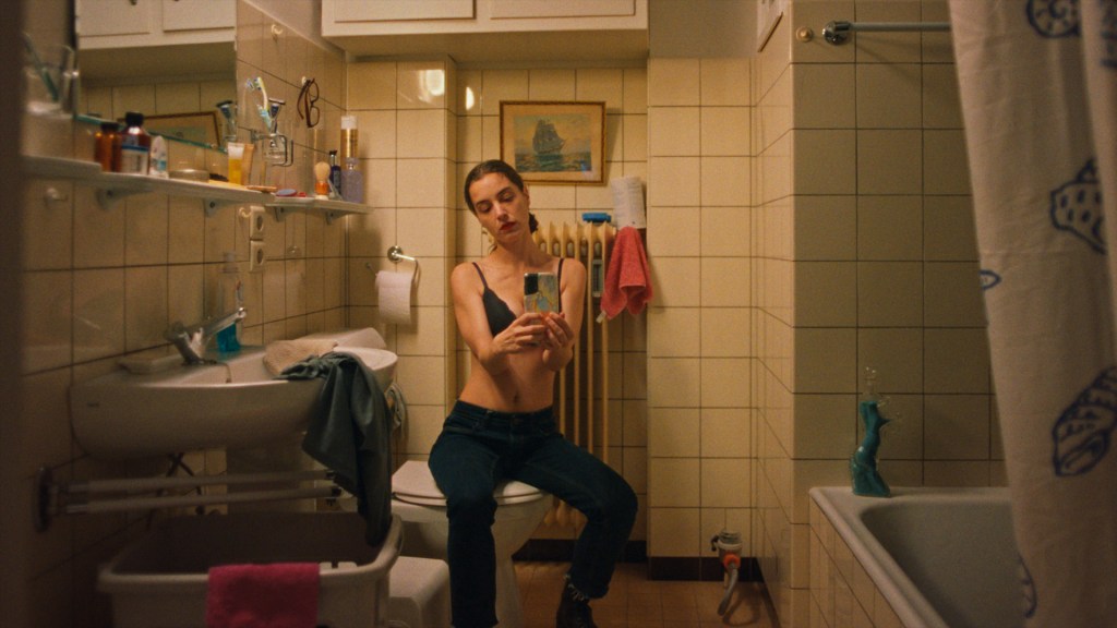 Filmrecensie: Kika - De dunne lijn tussen overleven en verdwalen