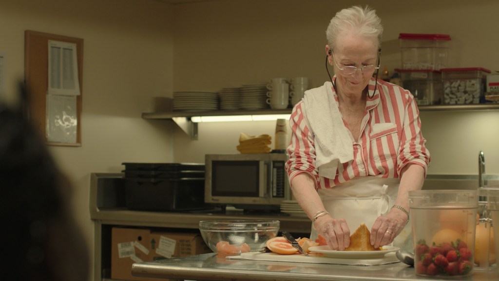 Filmrecensie: Familiar Touch – Herinnering en Verlies in Rustige Beeldspraak