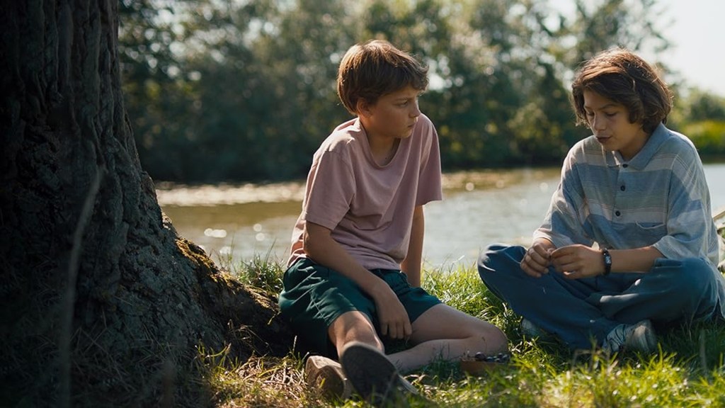 Filmrecensie: Young Hearts – Liefde bloeit in stilte