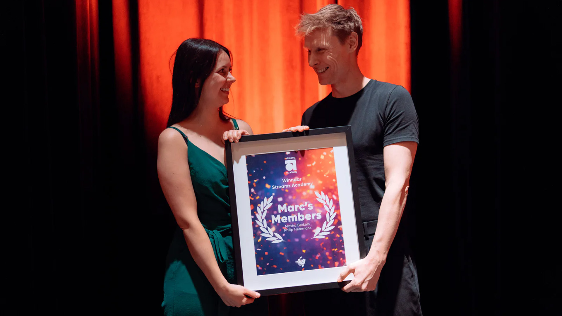 Masha Berkers en Philip Heremans winnen Streamz Academy met fictiereeks Marc’s Members